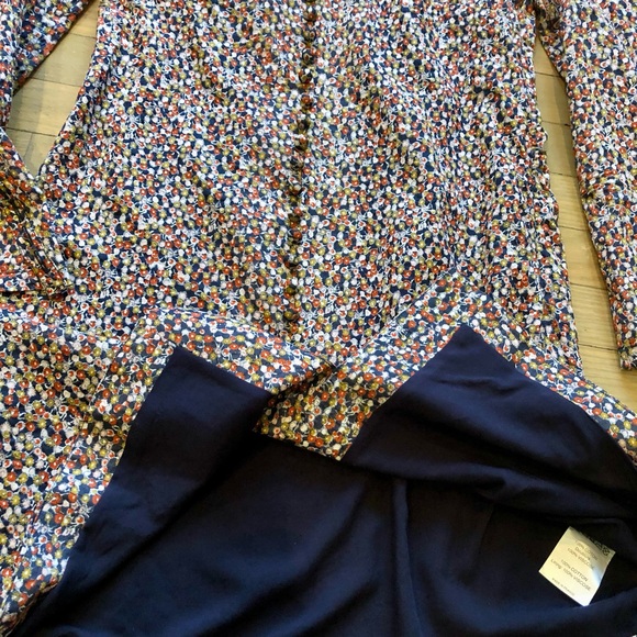 Very feminine and soft floral mid length ( above knee). - Picture 3 of 8